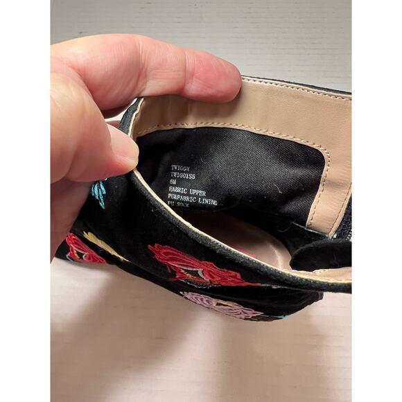 Betsey Johnson Twiggy Floral Embroidered Boho Booties Black Size 6 M - Picture 8 of 10